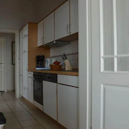 Gaestehaus-gorch-fock-wohnung-4-mit-direktem-meerblick Apartment