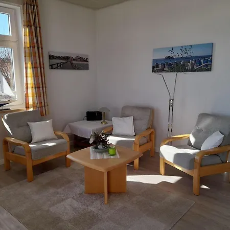 Gaestehaus-gorch-fock-wohnung-4-mit-direktem-meerblick Apartment