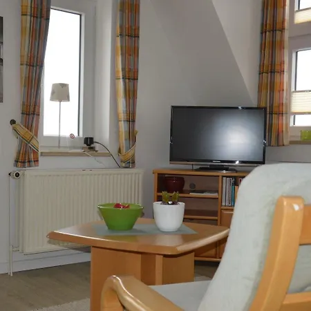 Gaestehaus-gorch-fock-wohnung-4-mit-direktem-meerblick *