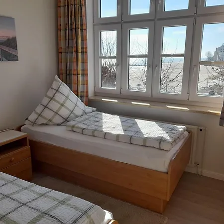 Gaestehaus-gorch-fock-wohnung-4-mit-direktem-meerblick Apartment *