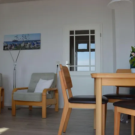 Gaestehaus-gorch-fock-wohnung-4-mit-direktem-meerblick *