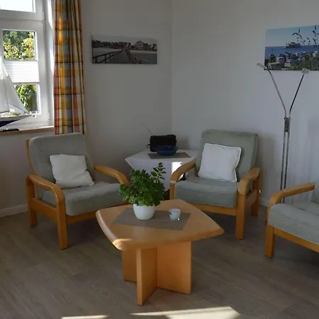 Gaestehaus-gorch-fock-wohnung-4-mit-direktem-meerblick Apartment