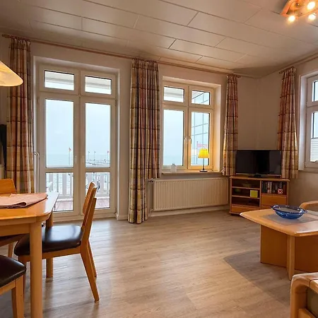 Gaestehaus-gorch-fock-wohnung-4-mit-direktem-meerblick *