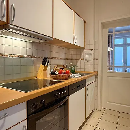 Gaestehaus-gorch-fock-wohnung-4-mit-direktem-meerblick *